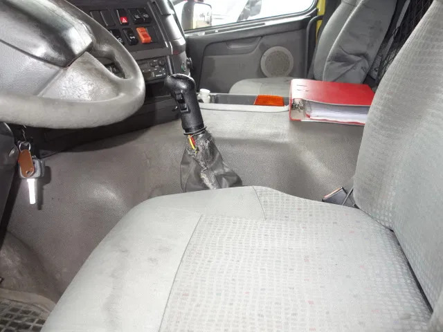 Volvo FM 12 18500liter tank,AIRCO,MANUAL GEARBOX - Tanker truck: picture 3 Volvo FM 12 18500liter tank,AIRCO,MANUAL GEARBOX - Tanker truck: picture 3