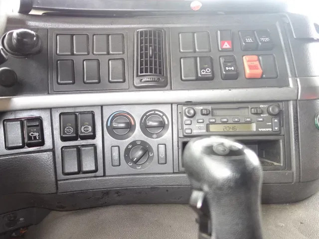 Volvo FM 12 18500liter tank,AIRCO,MANUAL GEARBOX - Tanker truck: picture 4 Volvo FM 12 18500liter tank,AIRCO,MANUAL GEARBOX - Tanker truck: picture 4