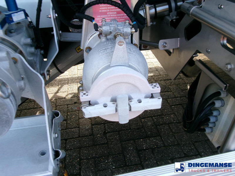 Tanker truck Iveco AD260S31Y 6X2 fuel tank 19 m3 / 5 comp / ADR 02-07-2024: picture 12