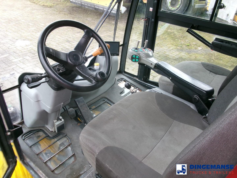 Johnston C202 compact street sweeper - Road sweeper: picture 5 Johnston C202 compact street sweeper - Road sweeper: picture 5