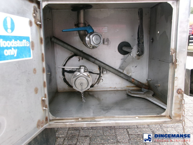 Magyar Food tank inox 30 m3 / 1 comp - Tanker semi-trailer: picture 5 Magyar Food tank inox 30 m3 / 1 comp - Tanker semi-trailer: picture 5