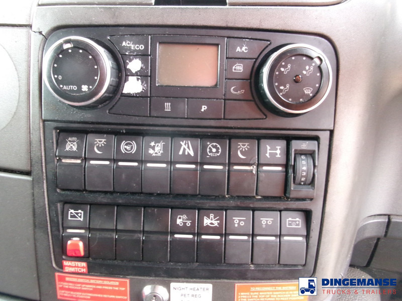 Interior photo 2: Tractor unit MAN TGS 24.460 6X2 RHD Euro 6
