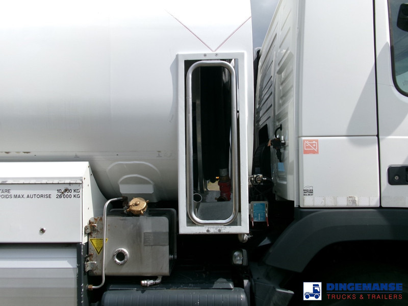 Volvo FM 380 6X2 fuel tank 20.6 m3 / 4 comp - Tanker truck: picture 5 Volvo FM 380 6X2 fuel tank 20.6 m3 / 4 comp - Tanker truck: picture 5