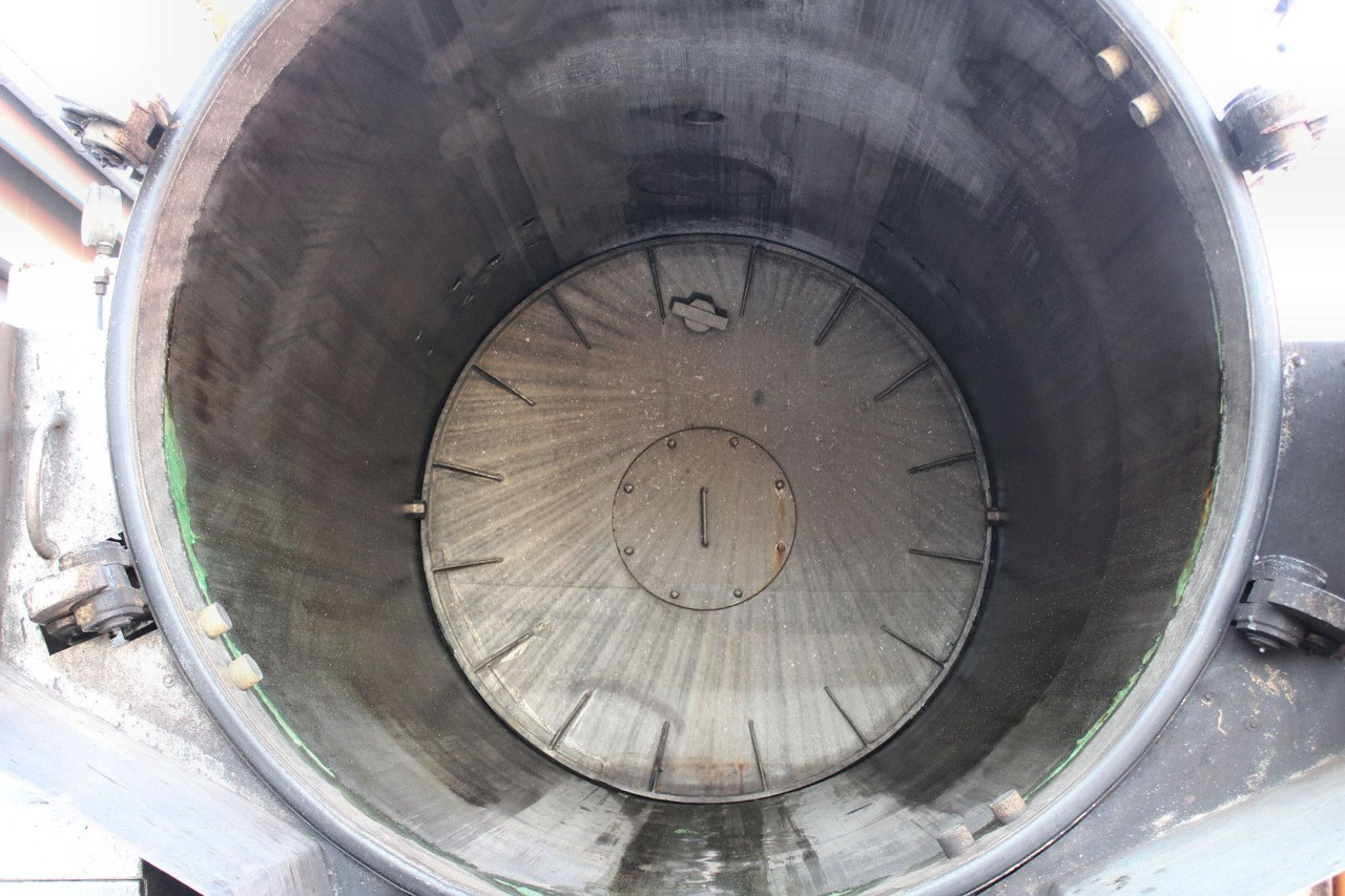 Vacuum truck Mercedes-Benz Actros 3335 6x4 Kroll 13m³ HD-Kombi ADR/GGVS V2A: picture 7