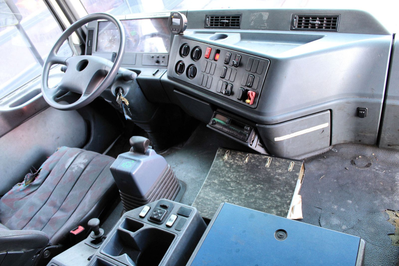 Vacuum truck Mercedes-Benz Actros 3335 6x4 Kroll 13m³ HD-Kombi ADR/GGVS V2A: picture 10