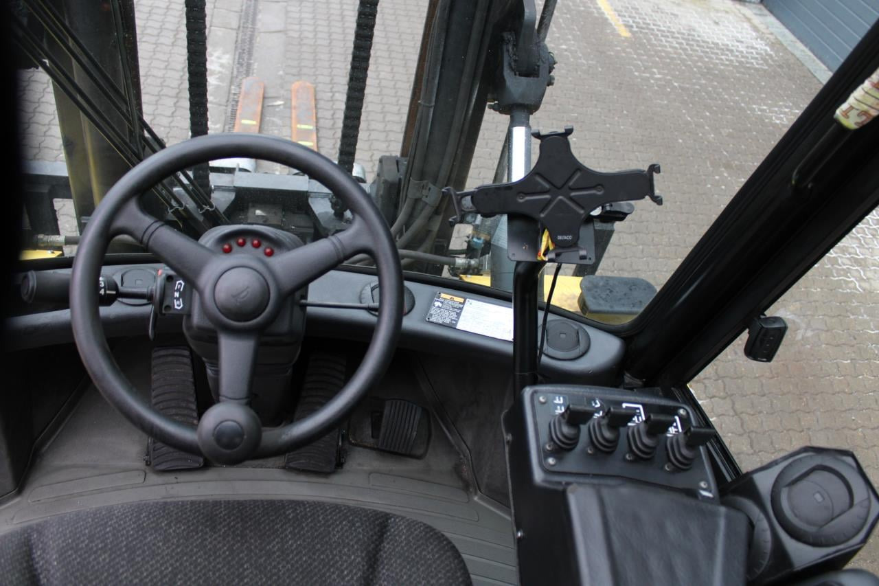 Hyster H9.00XM-6 - Diesel forklift: picture 4 Hyster H9.00XM-6 - Diesel forklift: picture 4