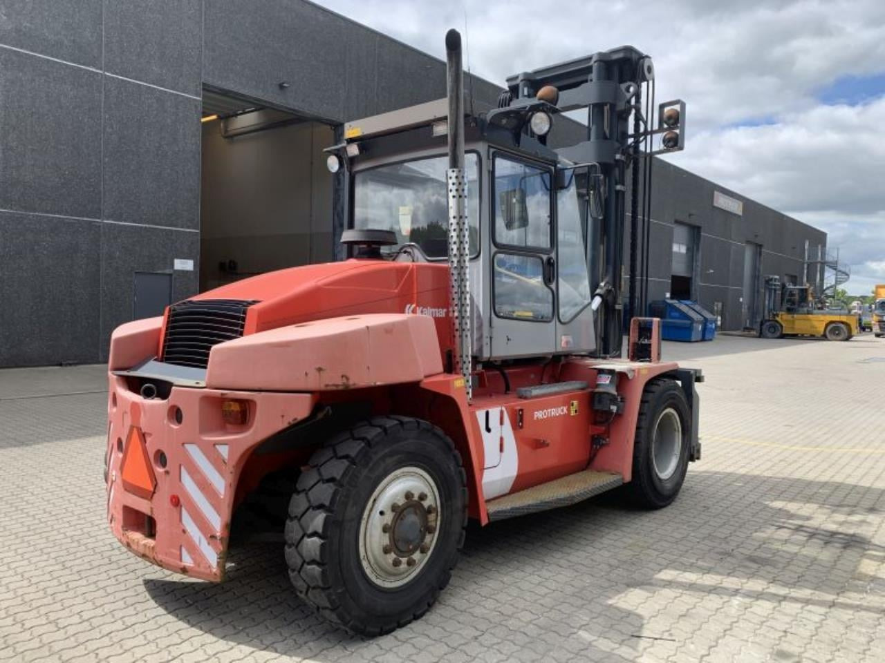 Kalmar DCE100-6 - Diesel forklift: picture 3 Kalmar DCE100-6 - Diesel forklift: picture 3