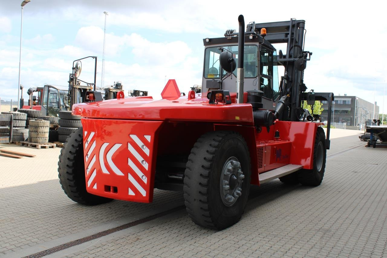 Kalmar DCF330-12LB - Diesel forklift: picture 3 Kalmar DCF330-12LB - Diesel forklift: picture 3