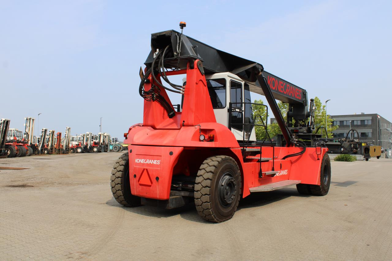 SMV 108 TB6 - Reach stacker: picture 3 SMV 108 TB6 - Reach stacker: picture 3