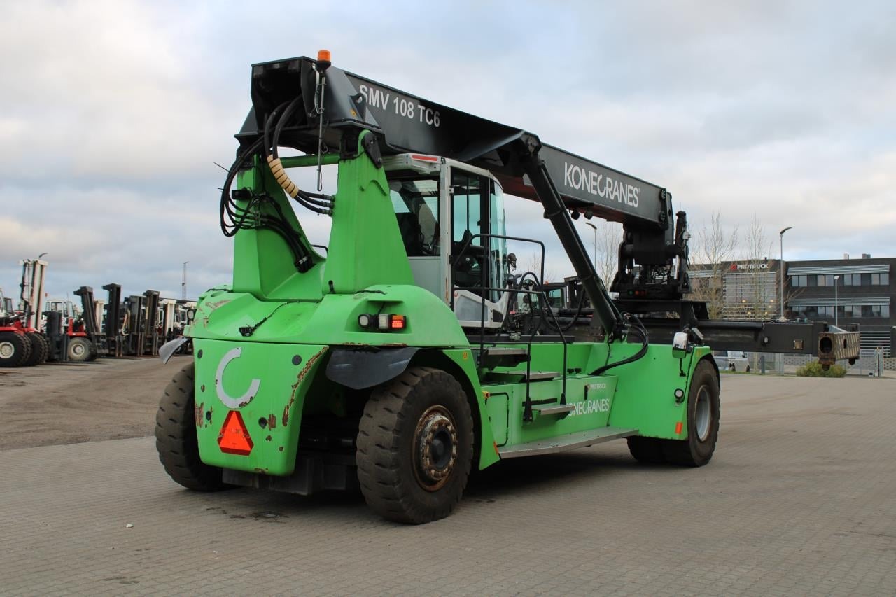 SMV 108 TC6 - Reach stacker: picture 3 SMV 108 TC6 - Reach stacker: picture 3