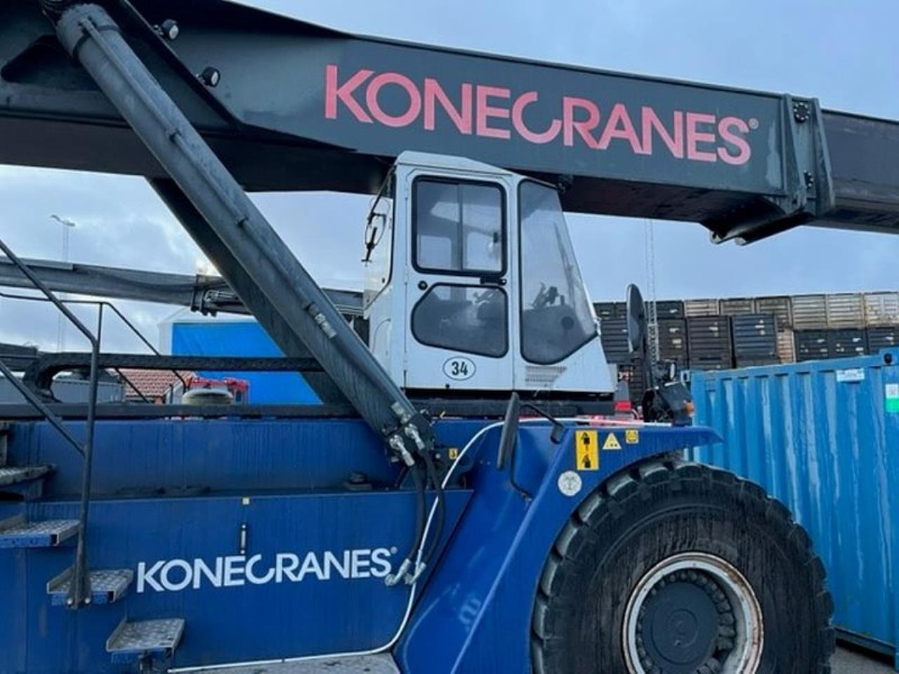 SMV 4531 TB5 - Reach stacker: picture 1 SMV 4531 TB5 - Reach stacker: picture 1