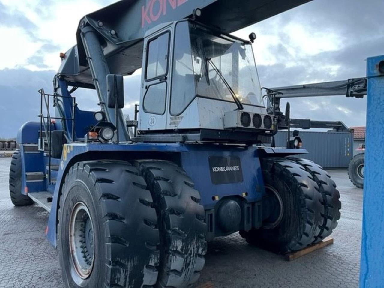 SMV 4531 TB5 - Reach stacker: picture 2 SMV 4531 TB5 - Reach stacker: picture 2