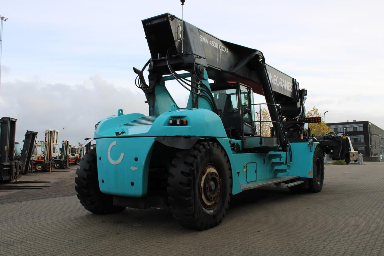 SMV 4538 CCX4 - Reach stacker: picture 3 SMV 4538 CCX4 - Reach stacker: picture 3