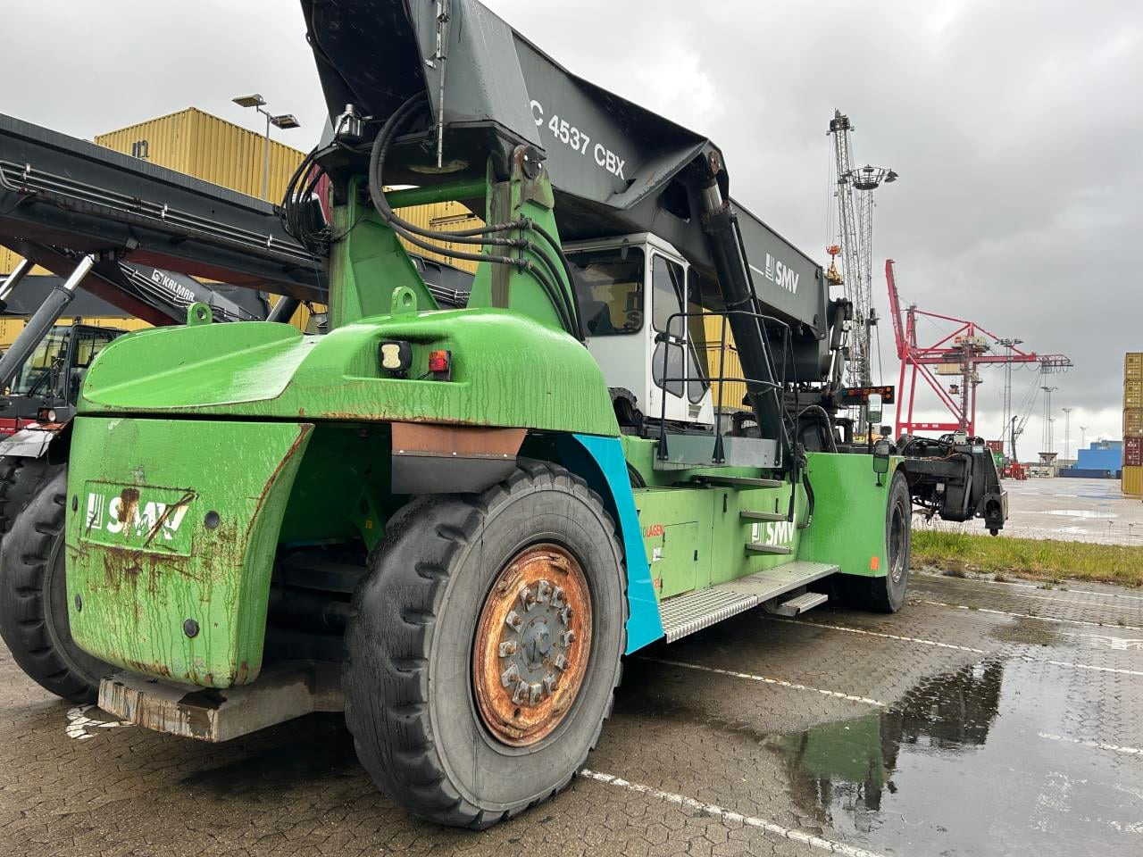 SMV SC4537 CBX5 - Reach stacker: picture 2 SMV SC4537 CBX5 - Reach stacker: picture 2