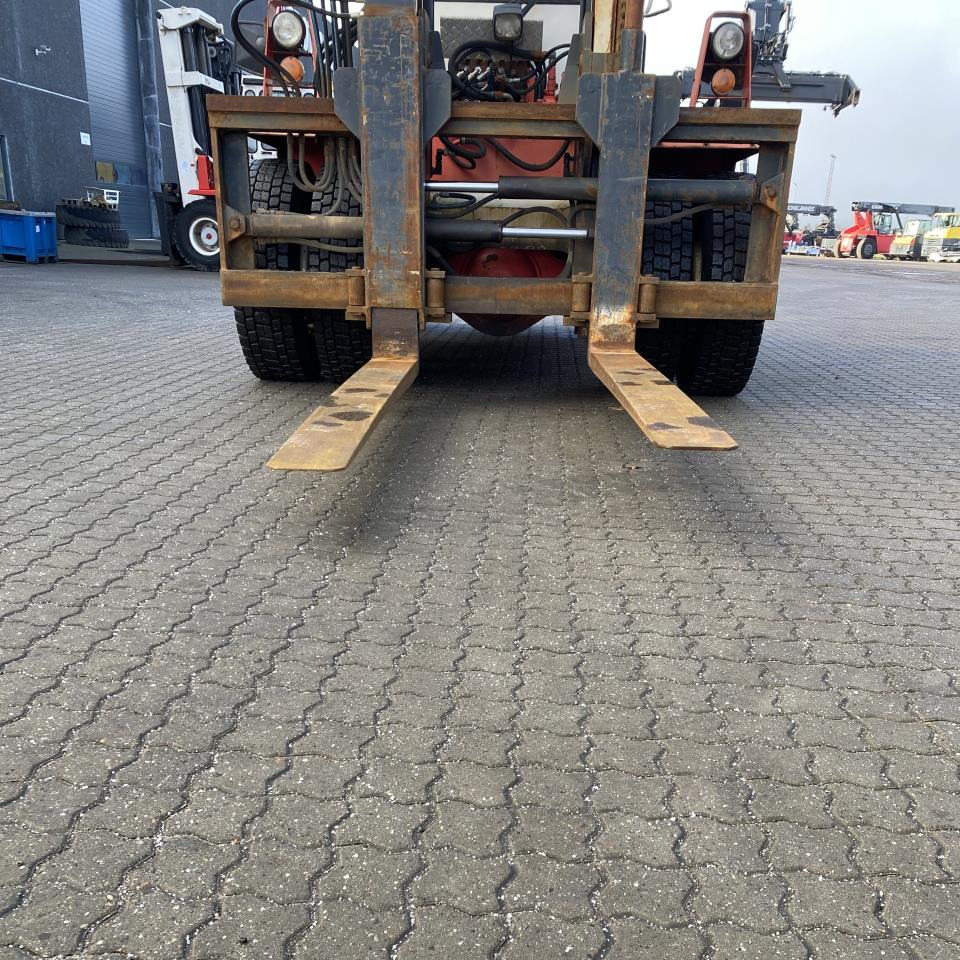 SveTruck 10-900 - Forklift: picture 3 SveTruck 10-900 - Forklift: picture 3