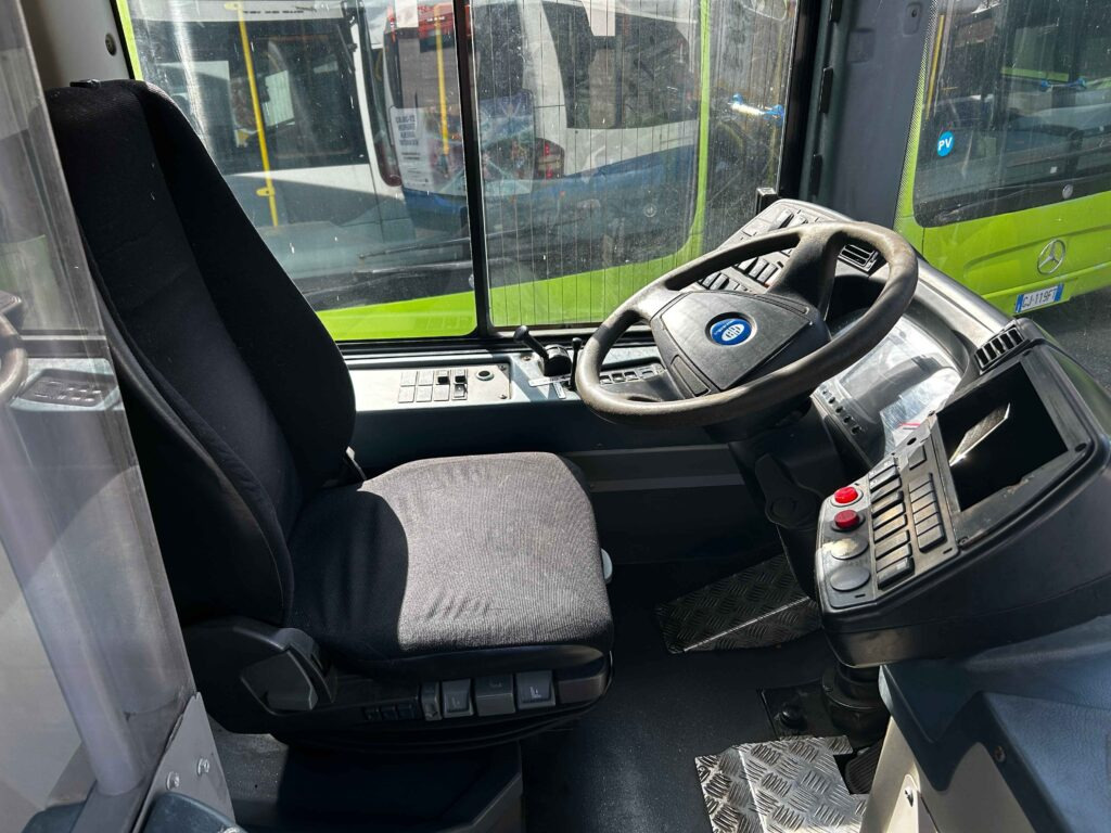 Interior photo 1:  N.6 Heuliez GX 127 – Da 2011 a 2014 leasing N.6 Heuliez GX 127 – Da 2011 a 2014