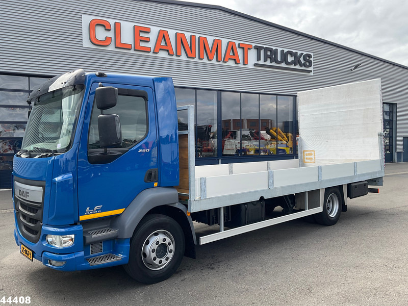 DAF FA LF 250 Euro 6 Autotransporter met laadklep - Autotransporter truck: picture 1 DAF FA LF 250 Euro 6 Autotransporter met laadklep - Autotransporter truck: picture 1