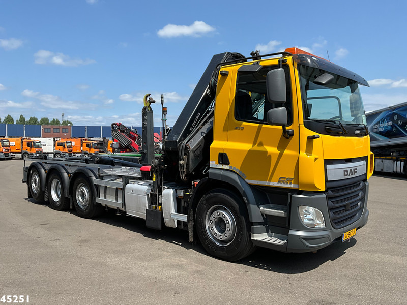 DAF FAQ СF 400 8x2 Euro 6 Hiab 24 Tonmeter laadkraan Just 147.273 km! - Hook lift truck, Crane truck: picture 3 DAF FAQ СF 400 8x2 Euro 6 Hiab 24 Tonmeter laadkraan Just 147.273 km! - Hook lift truck, Crane truck: picture 3