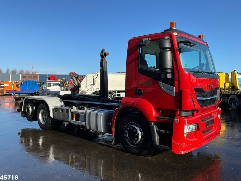 Iveco Stralis AD260S33 Euro 6 Multilift 20 Ton haakarmsysteem Just 197.693 Km! - Hook lift truck: picture 3 Iveco Stralis AD260S33 Euro 6 Multilift 20 Ton haakarmsysteem Just 197.693 Km! - Hook lift truck: picture 3