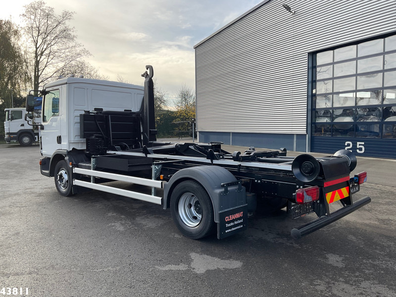 MAN TGL 12.220 Euro 6 12 Ton haakarmsysteem - Hook lift truck: picture 3 MAN TGL 12.220 Euro 6 12 Ton haakarmsysteem - Hook lift truck: picture 3