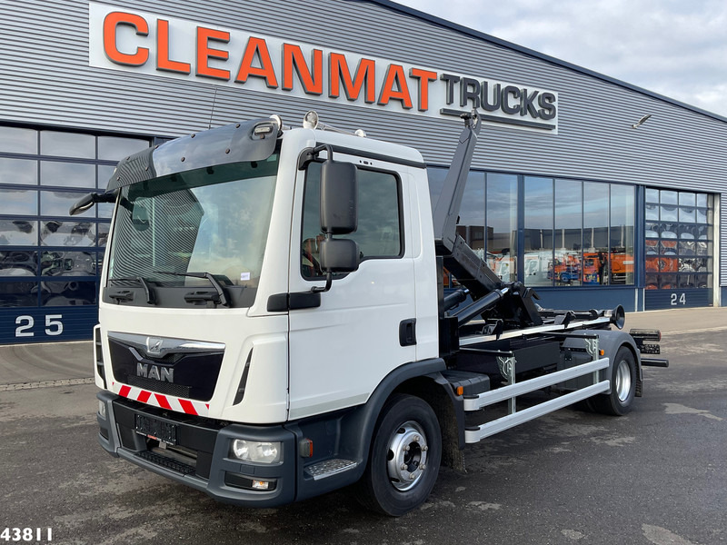 MAN TGL 12.220 Euro 6 12 Ton haakarmsysteem - Hook lift truck: picture 1 MAN TGL 12.220 Euro 6 12 Ton haakarmsysteem - Hook lift truck: picture 1