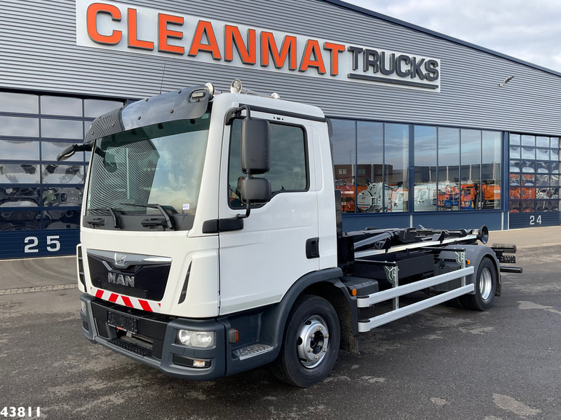 MAN TGL 12.220 Euro 6 12 Ton haakarmsysteem - Hook lift truck: picture 2 MAN TGL 12.220 Euro 6 12 Ton haakarmsysteem - Hook lift truck: picture 2
