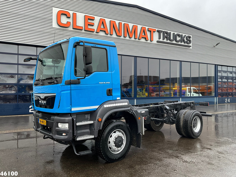 MAN TGM 18.250 4x4 Euro 6 Full Steel Manual Just 3.979 km! - Cab chassis truck: picture 1 MAN TGM 18.250 4x4 Euro 6 Full Steel Manual Just 3.979 km! - Cab chassis truck: picture 1