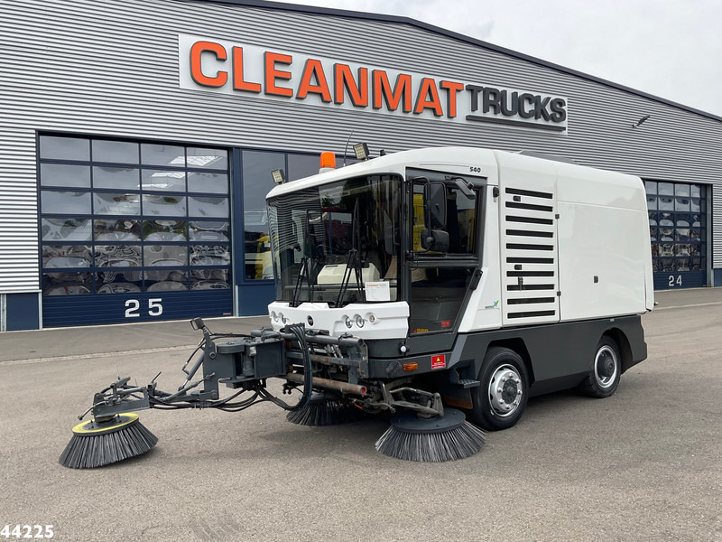 Ravo 540 with 3-rd brush - Road sweeper: picture 1 Ravo 540 with 3-rd brush - Road sweeper: picture 1