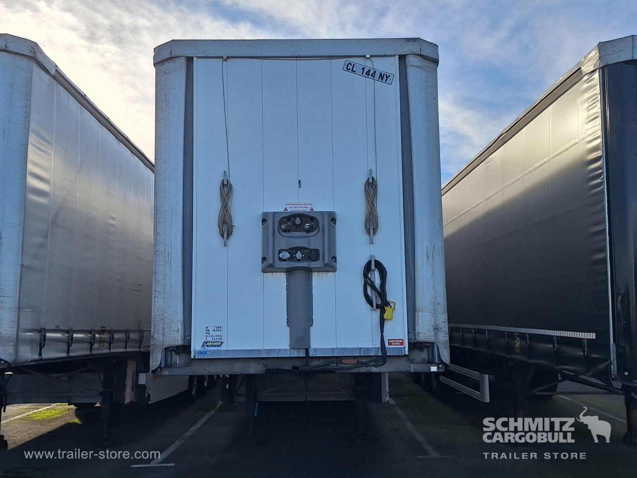 FRUEHAUF Curtainsider Standard Taillift - Curtainsider semi-trailer: picture 2 FRUEHAUF Curtainsider Standard Taillift - Curtainsider semi-trailer: picture 2