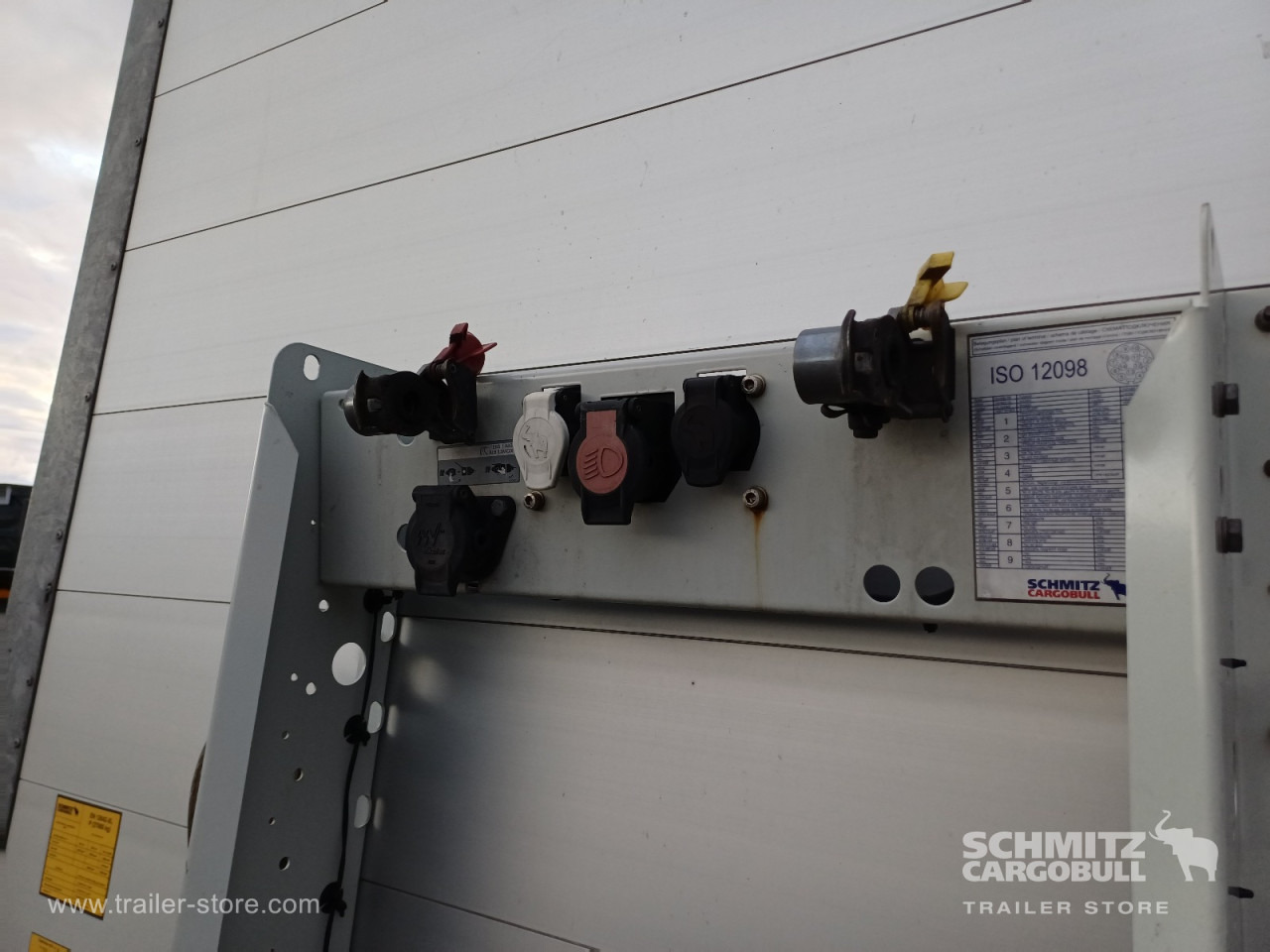 SCHMITZ Auflieger Curtainsider Mega - Curtainsider semi-trailer: picture 2 SCHMITZ Auflieger Curtainsider Mega - Curtainsider semi-trailer: picture 2