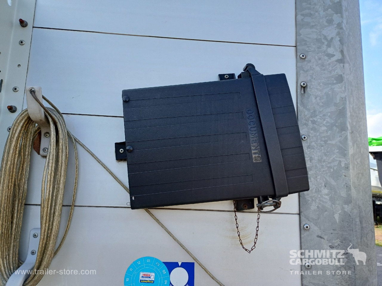 SCHMITZ Auflieger Curtainsider Standard Forklift holder - Curtainsider semi-trailer: picture 3 SCHMITZ Auflieger Curtainsider Standard Forklift holder - Curtainsider semi-trailer: picture 3