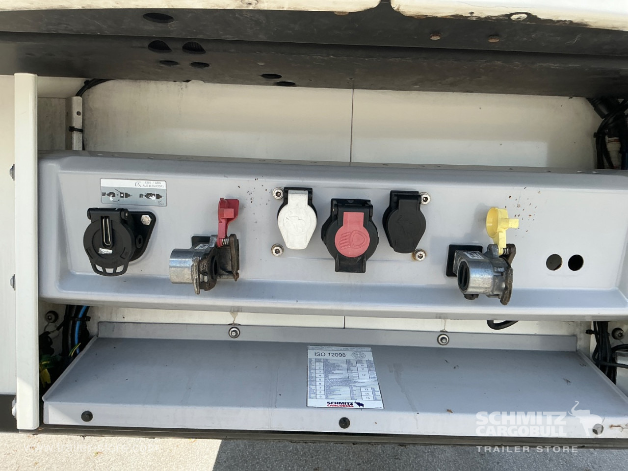 SCHMITZ Reefer Meat hanging system - Isothermal semi-trailer: picture 4 SCHMITZ Reefer Meat hanging system - Isothermal semi-trailer: picture 4