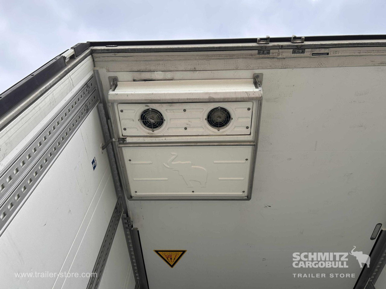 SCHMITZ Reefer Multitemp Double deck - Isothermal semi-trailer: picture 3 SCHMITZ Reefer Multitemp Double deck - Isothermal semi-trailer: picture 3