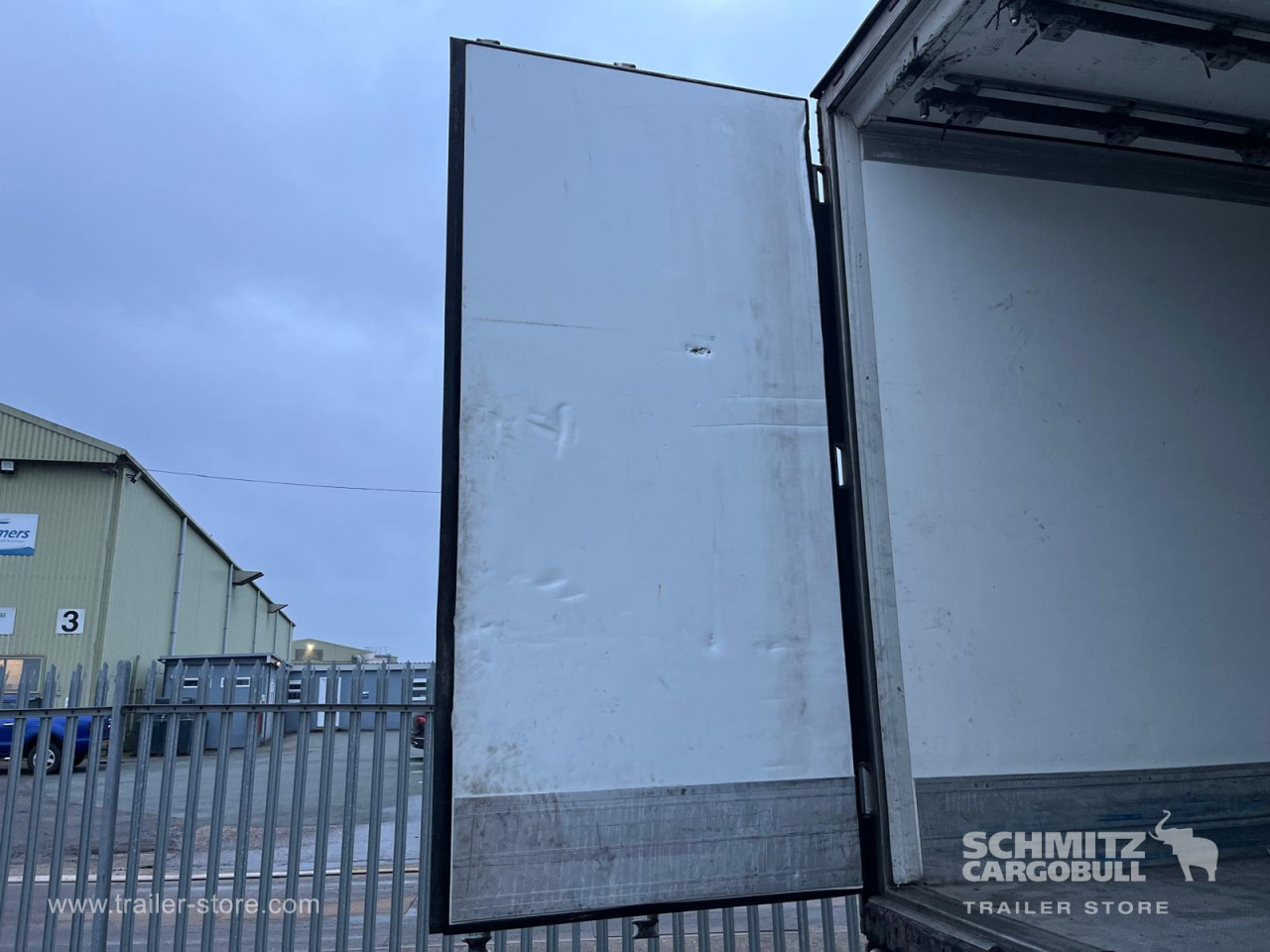 Isothermal semi-trailer SCHMITZ Reefer Meat hanging system: picture 13 Isothermal semi-trailer SCHMITZ Reefer Meat hanging system: picture 13