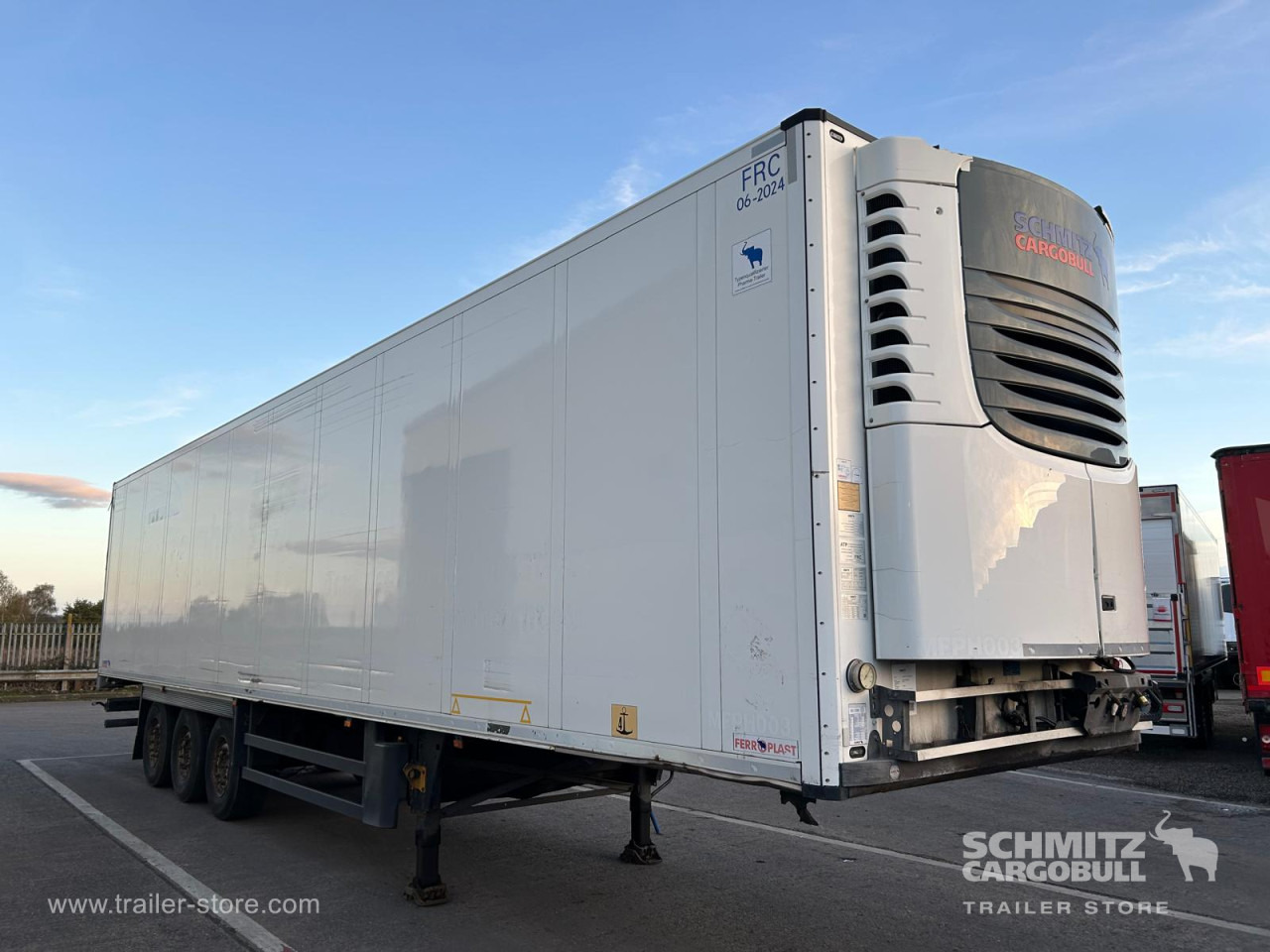 SCHMITZ Reefer Standard - Isothermal semi-trailer: picture 1 SCHMITZ Reefer Standard - Isothermal semi-trailer: picture 1