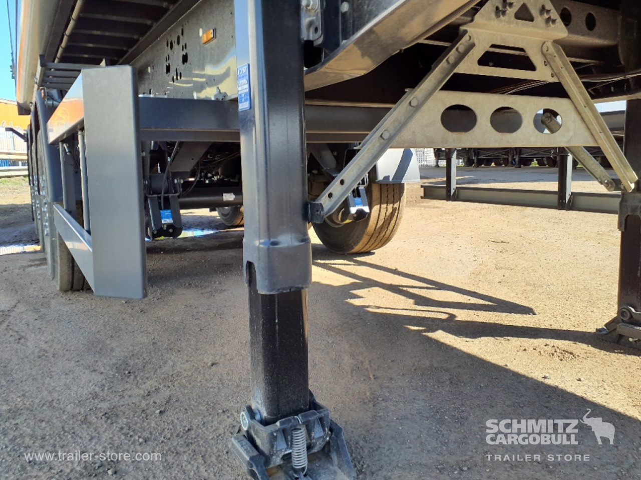 SCHMITZ Tipper Alu-square sided body 55m³ - Tipper semi-trailer: picture 3 SCHMITZ Tipper Alu-square sided body 55m³ - Tipper semi-trailer: picture 3