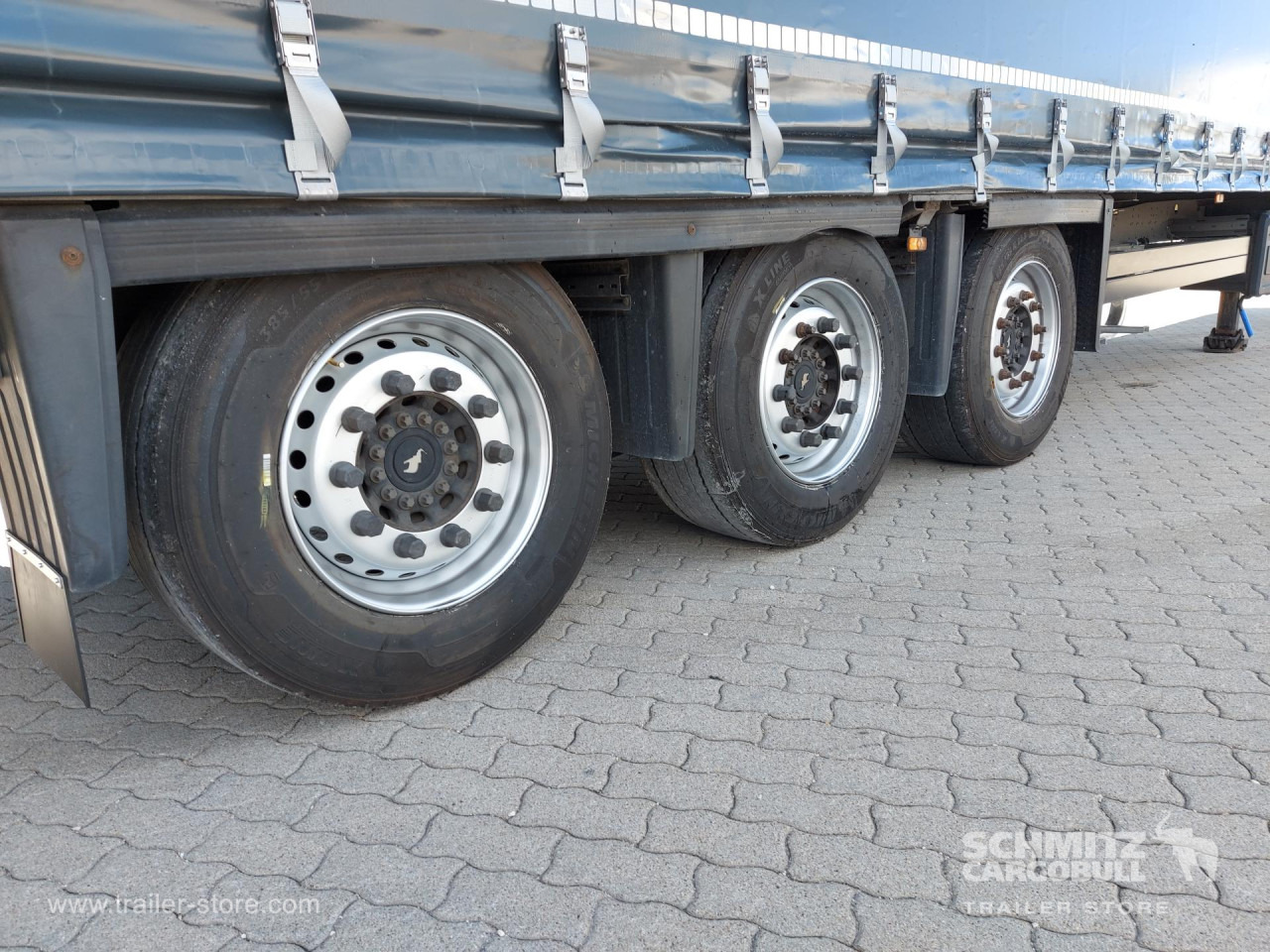 SCHMITZ Curtainsider Mega - Curtainsider semi-trailer: picture 3 SCHMITZ Curtainsider Mega - Curtainsider semi-trailer: picture 3