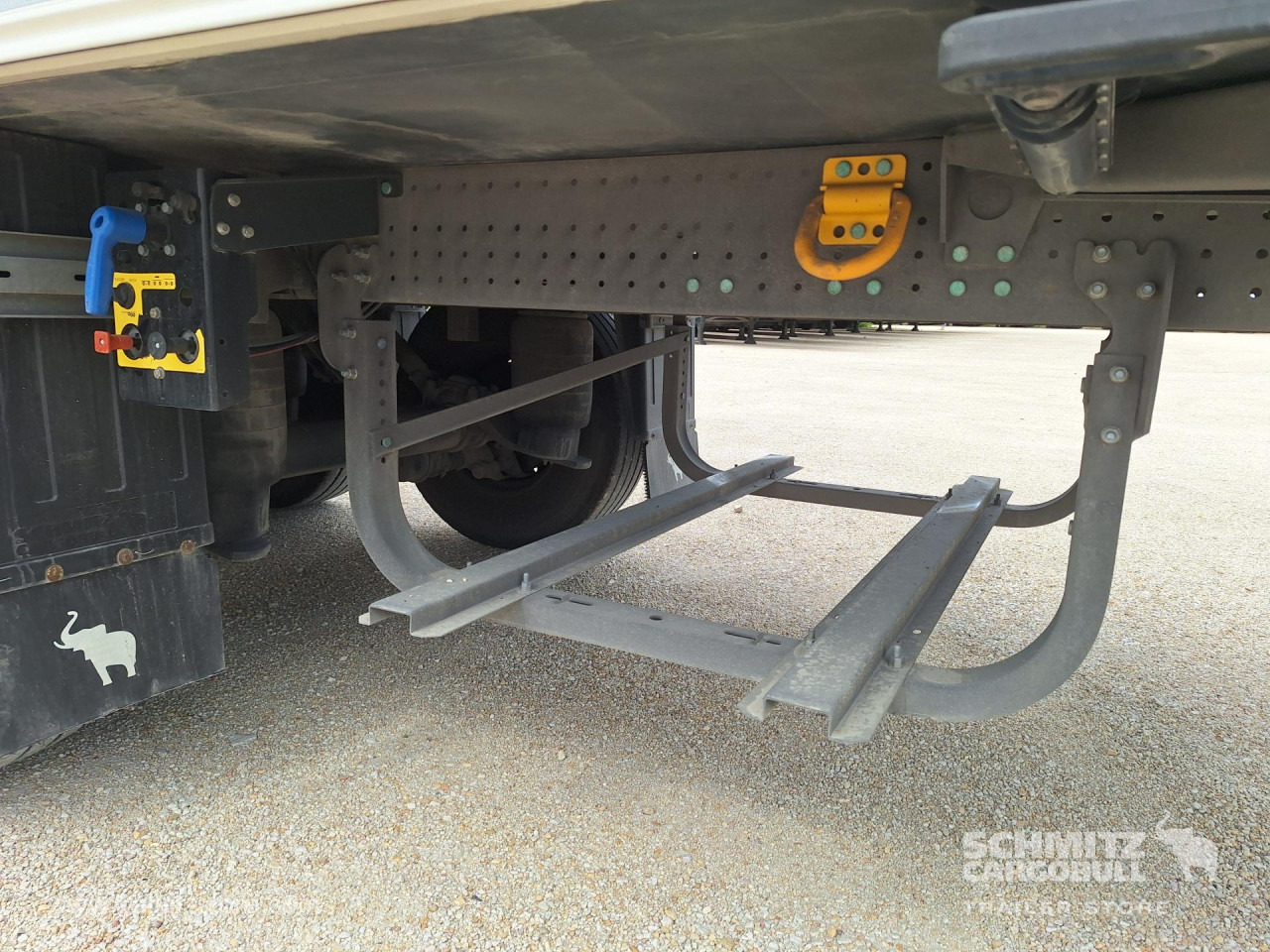 SCHMITZ Reefer Standard - Isothermal semi-trailer: picture 4 SCHMITZ Reefer Standard - Isothermal semi-trailer: picture 4