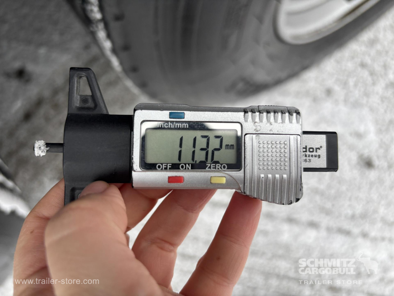 SCHMITZ Curtainsider Standard - Curtainsider semi-trailer: picture 3 SCHMITZ Curtainsider Standard - Curtainsider semi-trailer: picture 3