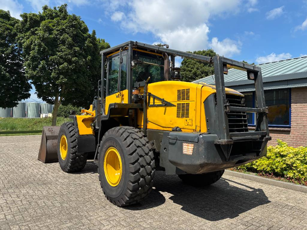 Komatsu WA 320-5 - Wheel loader: picture 2 Komatsu WA 320-5 - Wheel loader: picture 2