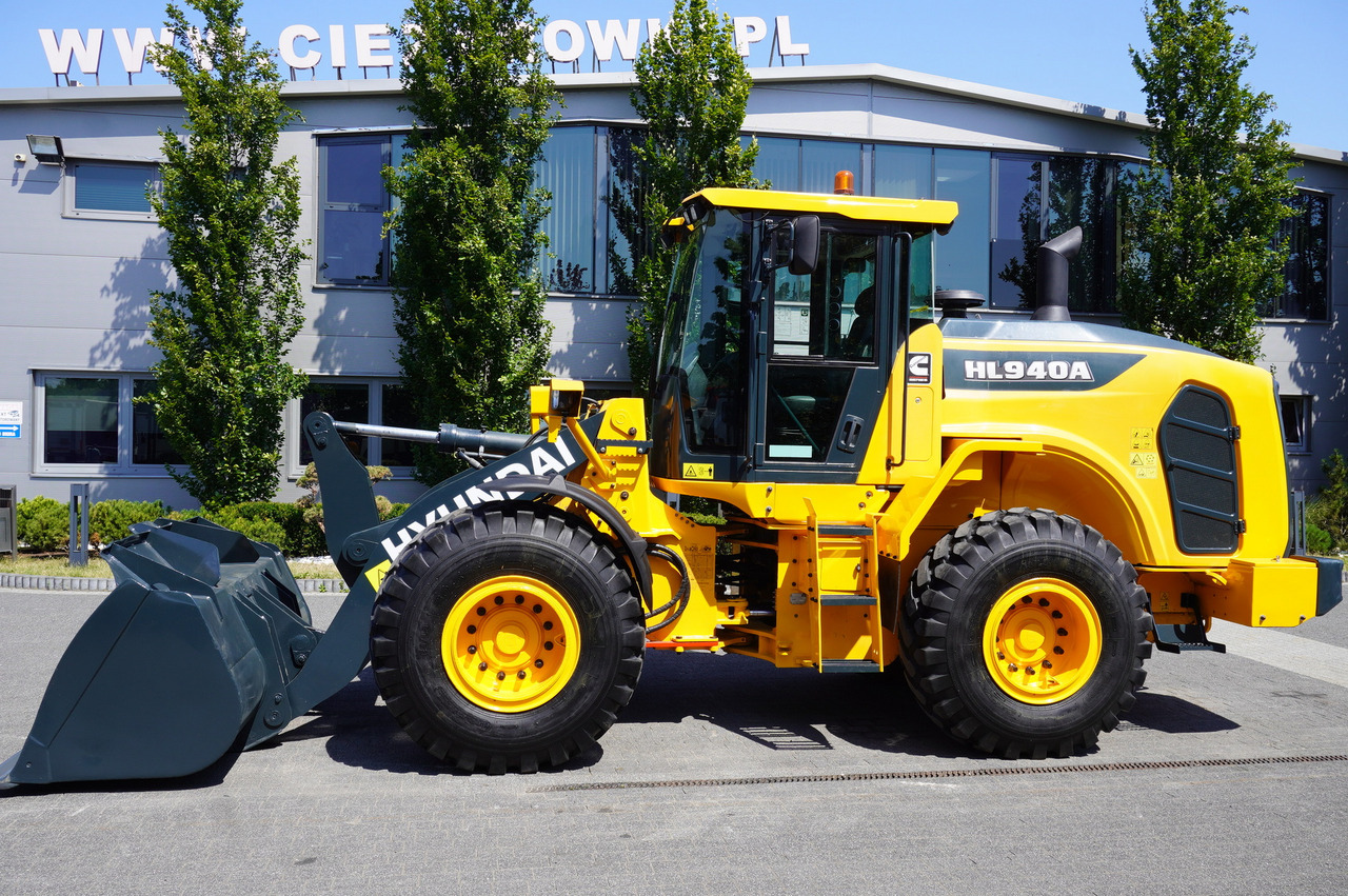 HYUNDAI HL940A articulated loader / year 2021 / weight 13.5t year of production 2021 - Wheel loader: picture 3 HYUNDAI HL940A articulated loader / year 2021 / weight 13.5t year of production 2021 - Wheel loader: picture 3