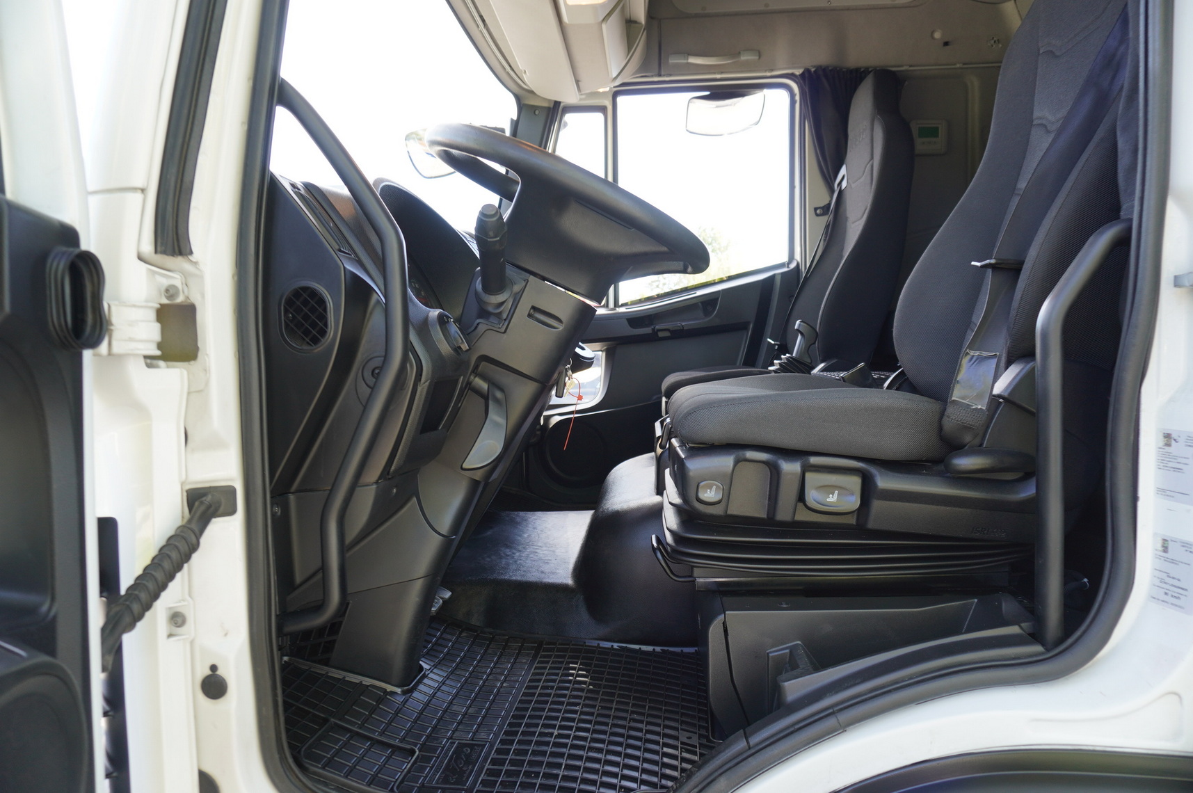 Cab chassis truck IVECO Eurocargo 140e19 4×2 E6 Glob / ADR / frame 8,1m: picture 14