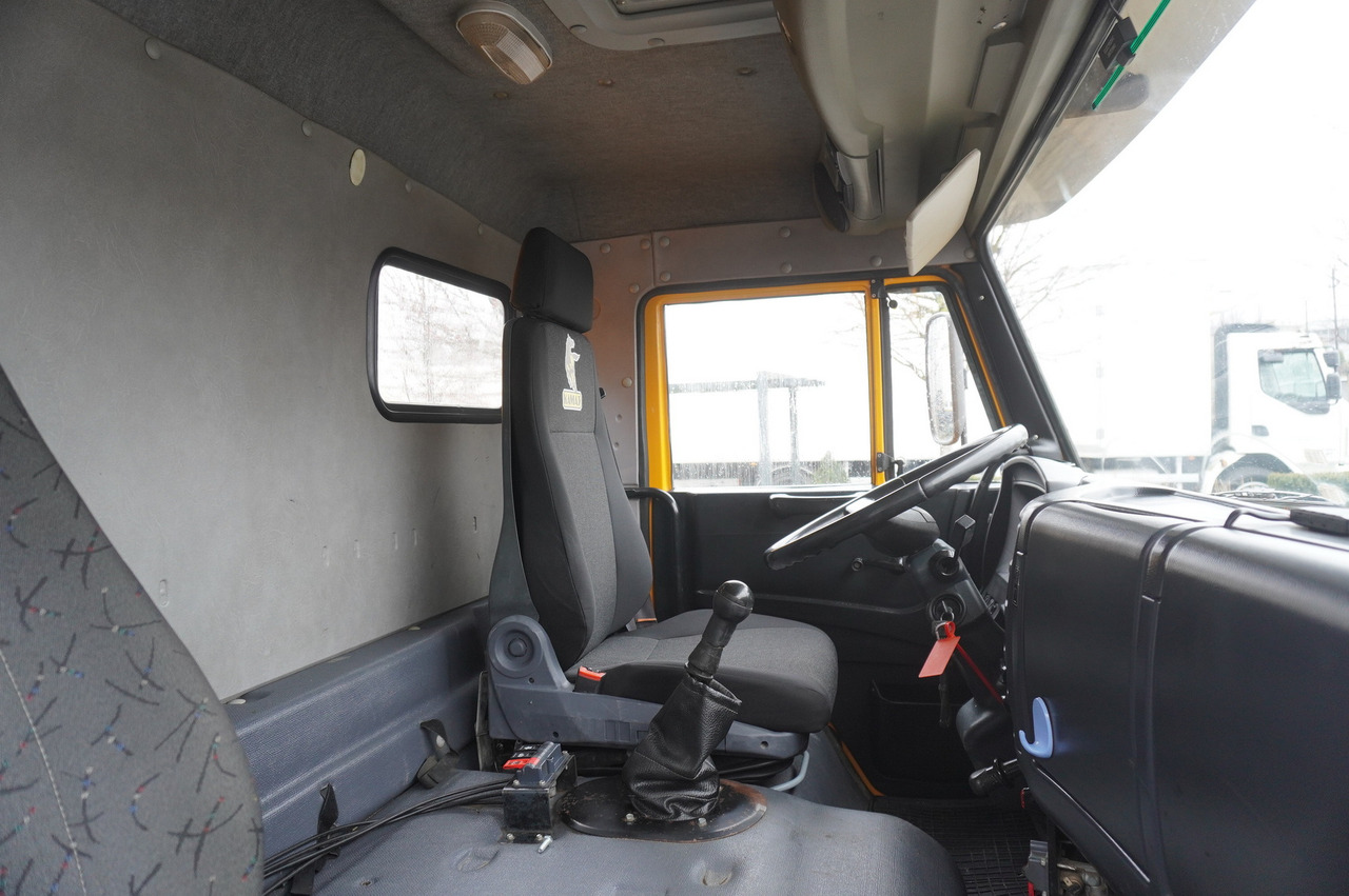 Tipper, Crane truck KAMAZ T2530 E5 6×4 / 3-sided tipper: picture 29