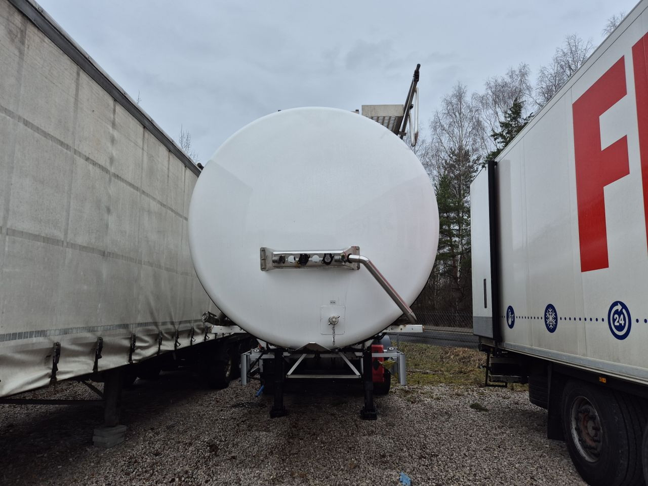 KÄSSBOHRER cistern for chemicals / ADR - Tanker semi-trailer: picture 3 KÄSSBOHRER cistern for chemicals / ADR - Tanker semi-trailer: picture 3
