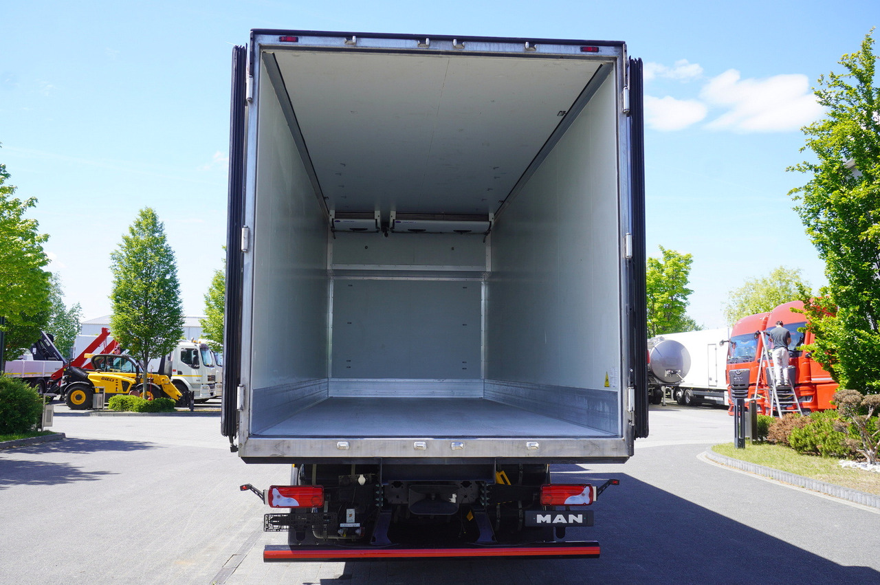 MAN MAN TGX 26.510 / 2022 / NEW Krone bitemperature refrigerated truck / Carrier Supra 850 MT / 4 units - Refrigerator truck: picture 4 MAN MAN TGX 26.510 / 2022 / NEW Krone bitemperature refrigerated truck / Carrier Supra 850 MT / 4 units - Refrigerator truck: picture 4