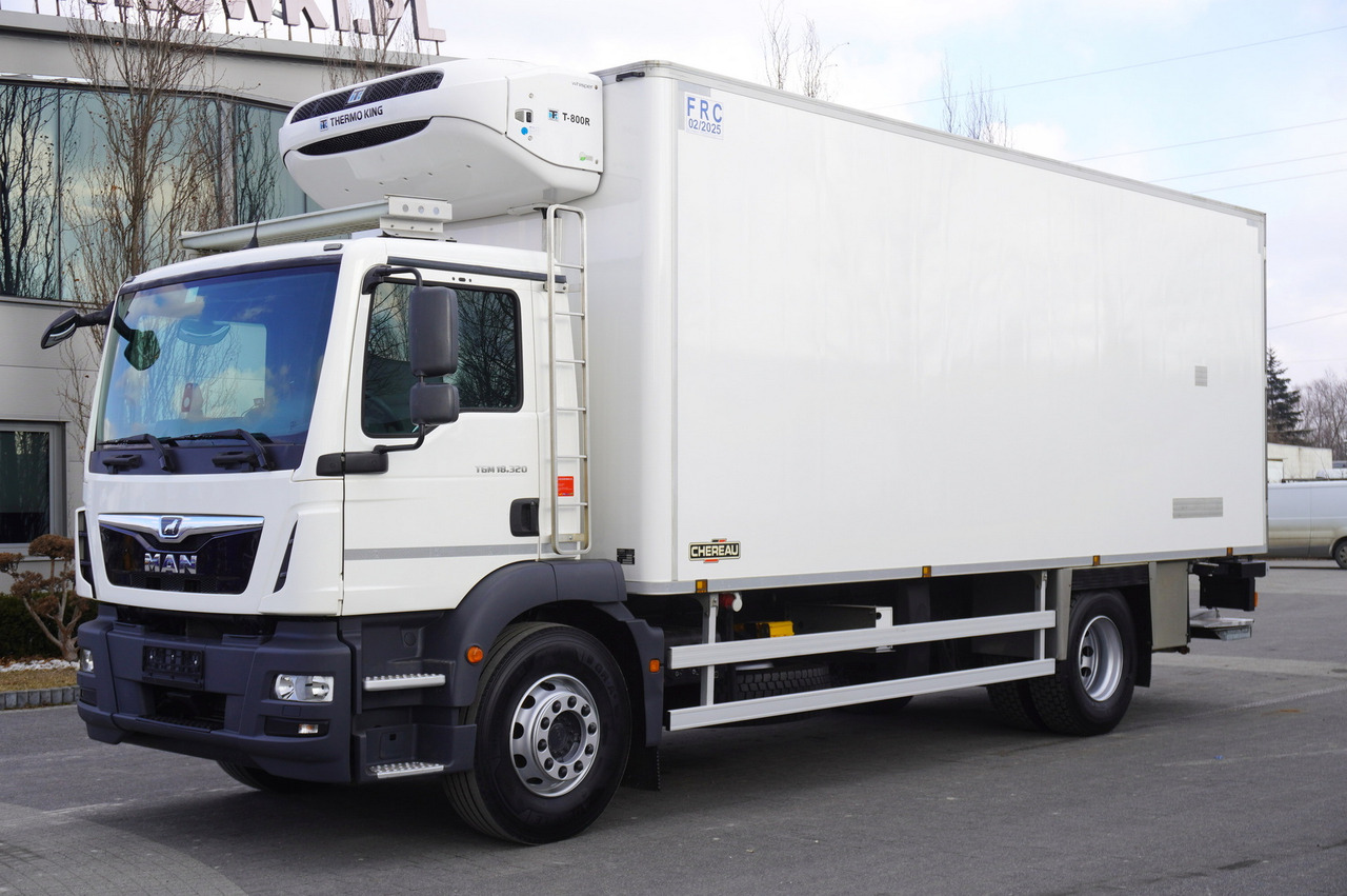 MAN TGM 18.320 / CHEREAU meat hook refrigerator / Carcass elevator - Refrigerator truck: picture 2 MAN TGM 18.320 / CHEREAU meat hook refrigerator / Carcass elevator - Refrigerator truck: picture 2