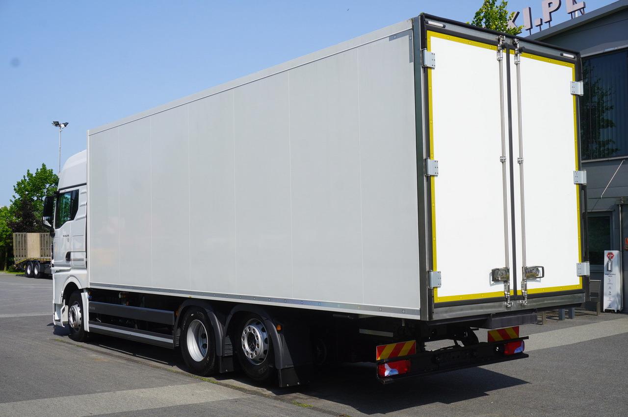MAN TGX 26.470 / 2022 / Krone Refrigerator 40 EPAL Multitemp Dopplestock / Carrier Supra 950 MT - Refrigerator truck: picture 4 MAN TGX 26.470 / 2022 / Krone Refrigerator 40 EPAL Multitemp Dopplestock / Carrier Supra 950 MT - Refrigerator truck: picture 4