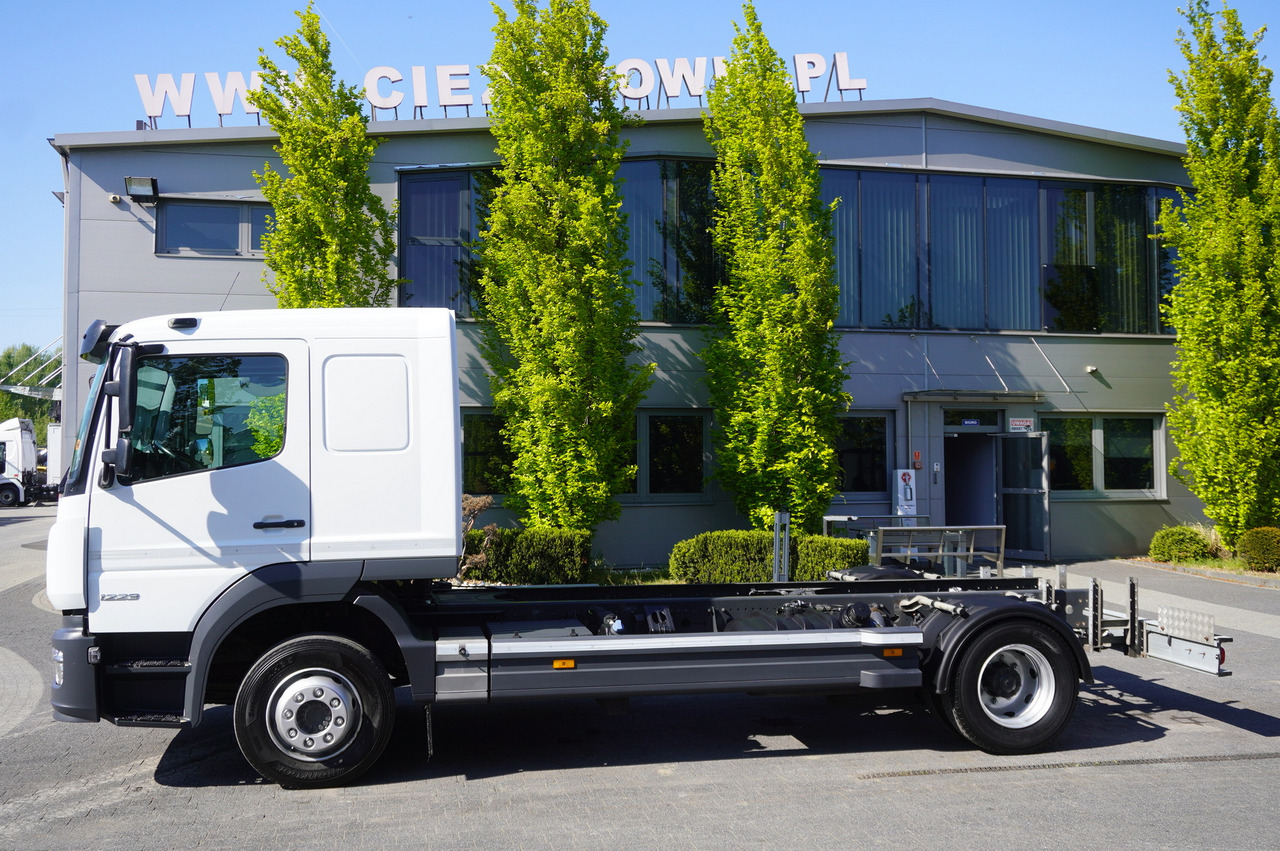 MERCEDES-BENZ 1223 / Full ADR / 440 cm chassis / Sleeper cab / 175 tho. km - Cab chassis truck: picture 4 MERCEDES-BENZ 1223 / Full ADR / 440 cm chassis / Sleeper cab / 175 tho. km - Cab chassis truck: picture 4