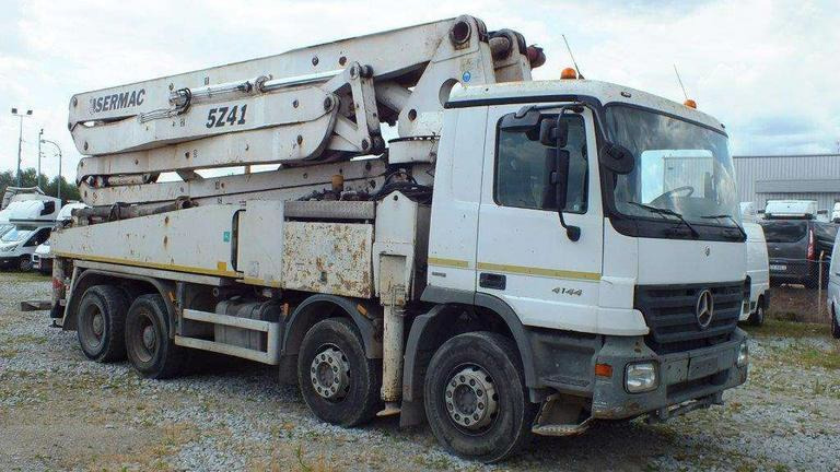 MERCEDES-BENZ 4144 8x4/4 / SERMAC 5Z41 SCL150 concrete pump / 1900 MTH / 2 steering axles - Concrete pump truck: picture 1 MERCEDES-BENZ 4144 8x4/4 / SERMAC 5Z41 SCL150 concrete pump / 1900 MTH / 2 steering axles - Concrete pump truck: picture 1