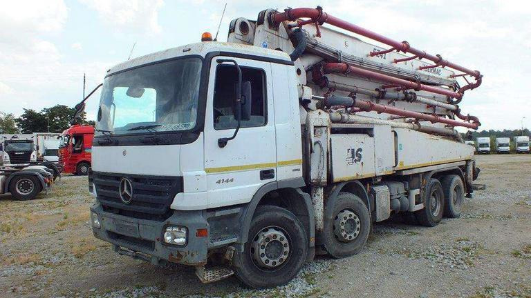 MERCEDES-BENZ 4144 8x4/4 / SERMAC 5Z41 SCL150 concrete pump / 1900 MTH / 2 steering axles - Concrete pump truck: picture 2 MERCEDES-BENZ 4144 8x4/4 / SERMAC 5Z41 SCL150 concrete pump / 1900 MTH / 2 steering axles - Concrete pump truck: picture 2